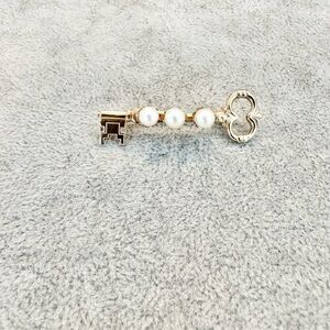 Vintage Skeleton Key Gold Tone With Faux Pearl Pin Brooch